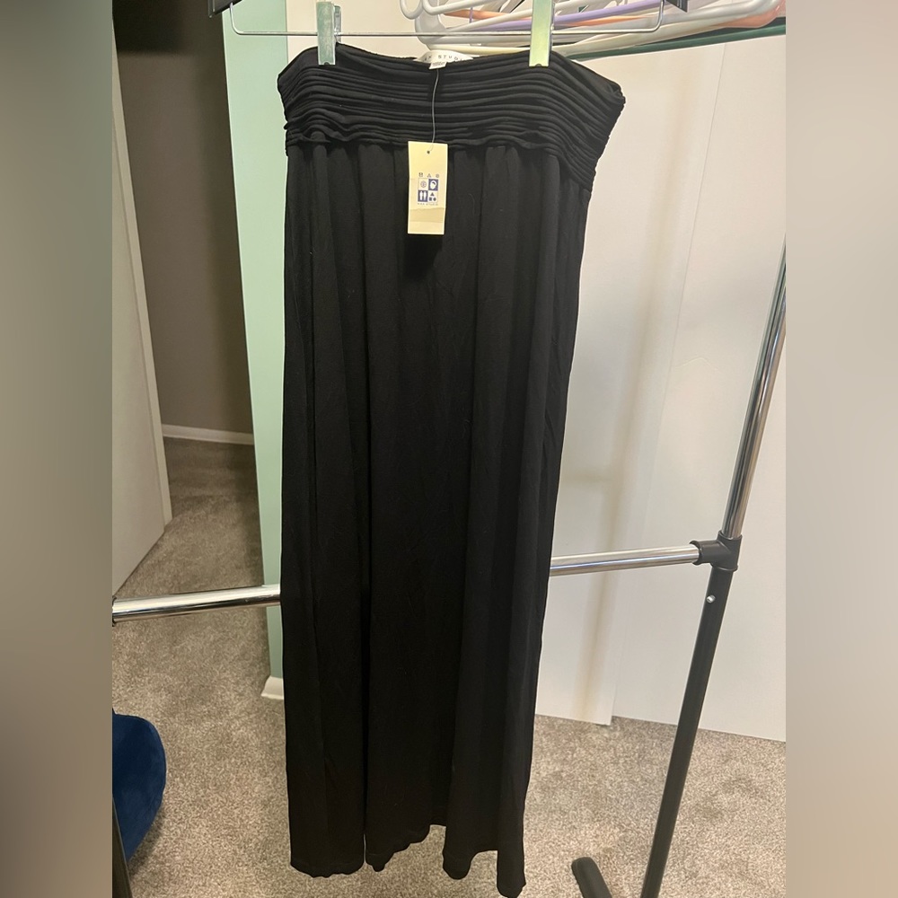 Max studio jersey (viscose and spandex) maxi skirt.  39" length. SZ Med NWT